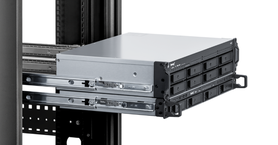 https://www.synology.cn/img/products/detail/RS1221plus/rackmount.png